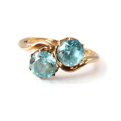 Lot 62 - A blue zircon Toi et Moi ring