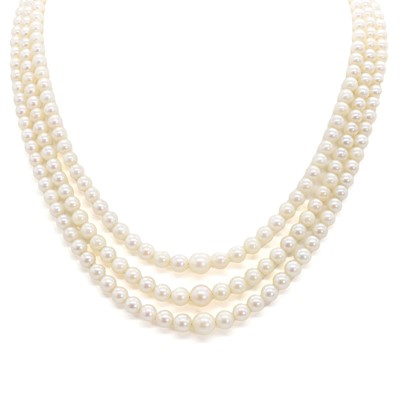 Lot 216 - A graduated three row cultured pearl necklace
