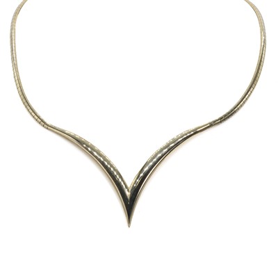 Lot 379 - A 9ct gold wishbone collar necklace