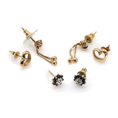 Lot 289 - Three pairs of 9ct gold earrings