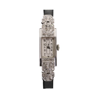 Lot 416 - A ladies' Art Deco platinum and diamond mechanical cocktail watch