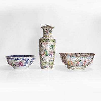 Lot 591 - A collection of Chinese famille rose