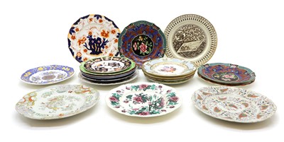Lot 142 - A collection of pottery plates