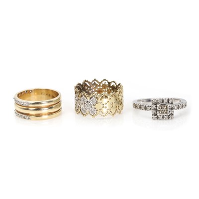 Lot 274 - A group of three 9ct gold rings