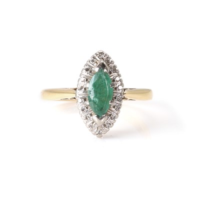 Lot 146 - An emerald and diamond navette cluster ring