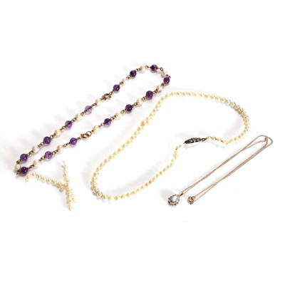 Lot 287 - A group of three necklaces