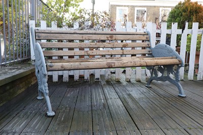 Lot 442 - A cast iron and wood garden seat