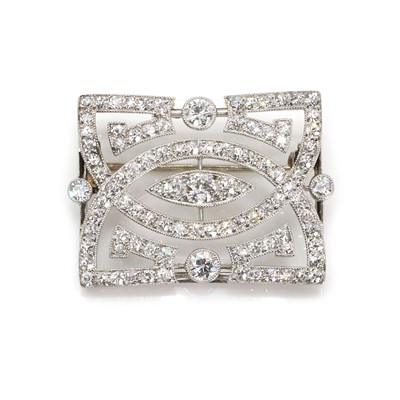 Lot 65 - An early 20th century diamond brooch