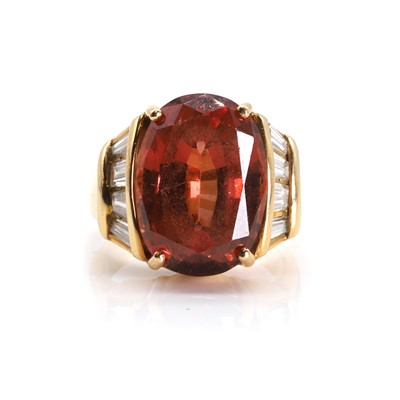 Lot 140 - A tourmaline and diamond ring