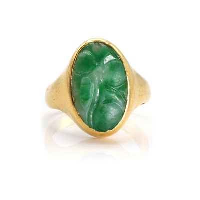 Lot 193 - A carved jade signet ring