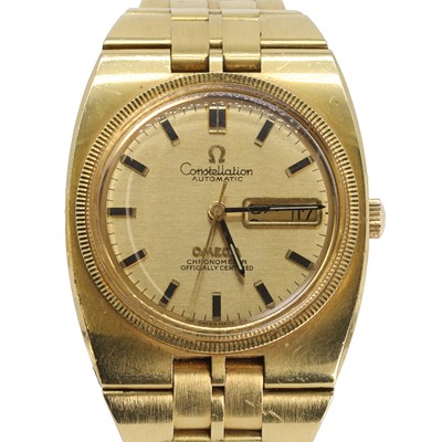 Lot 383 - An 18ct gold Omega Constellation day-date automatic bracelet watch