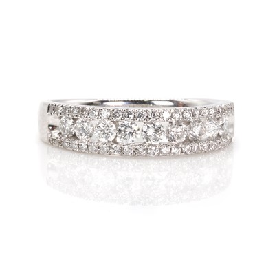 Lot 118 - An 18ct white gold three row diamond ring