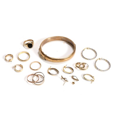 Lot 311 - A collection of 9ct gold jewellery