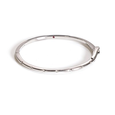 Lot 124 - An 18ct white gold diamond hinged bangle, by Roberto Coin