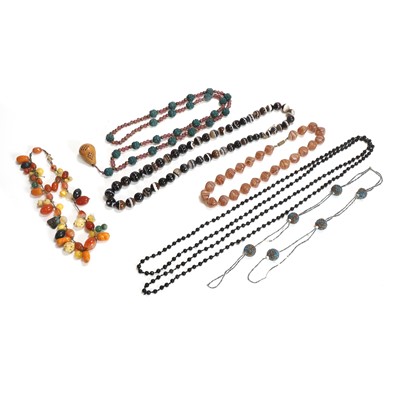 Lot 333 - A group of vintage necklaces