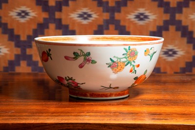 Lot 713 - A Chinese porcelain bowl