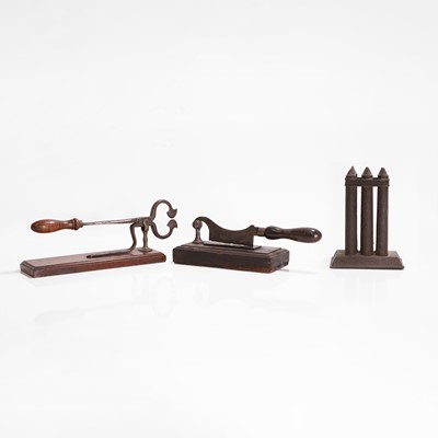 Lot 440 - An iron candle mould