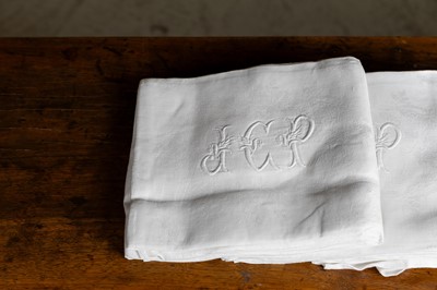 Lot 322 - A set of linen napkins