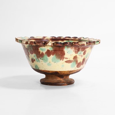 Lot 175 - A Turkish Çanakkale pottery footed bowl