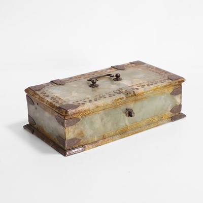 Lot 445 - An Indian carved jade box