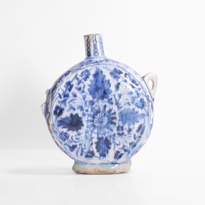 Lot 439 - A Safavid blue and white moon flask