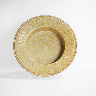 Lot 422 - A Cantagalli lustreware basin
