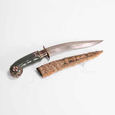 Lot 446 - An Indian hardstone-hilted dagger
