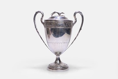 Lot 601 - A George III silver trophy cup