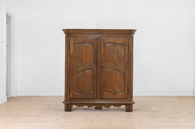 Lot 471 - A small provincial oak cupboard