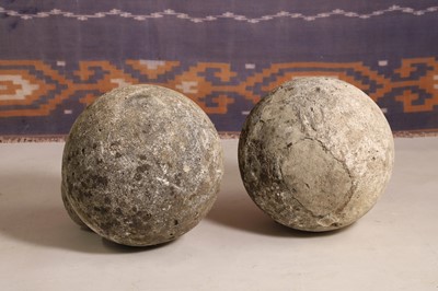 Lot 532 - A pair of stone post finial balls