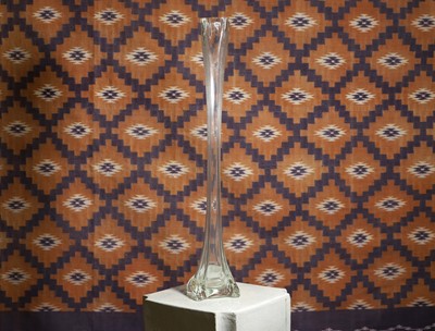Lot 524 - A Victorian clear glass lily vase