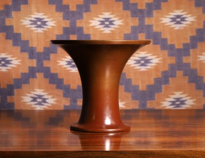 Lot 688 - A bronze Usabata vase