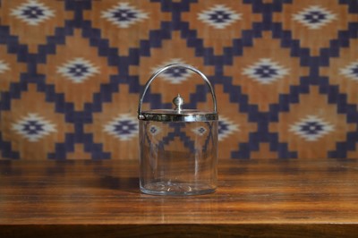 Lot 543 - A glass ice bucket and cover