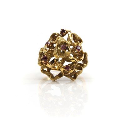 Lot 128 - A ruby cluster ring