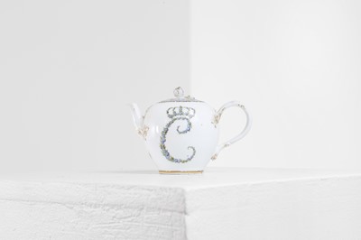Lot 311 - A small Meissen teapot and cover