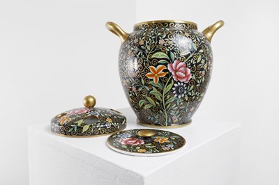 Lot 419 - A Copeland porcelain potpourri vase and cover