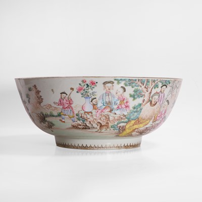 Lot 297 - A Chinese famille rose punchbowl