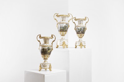 Lot 426 - A Bloor Derby porcelain garniture