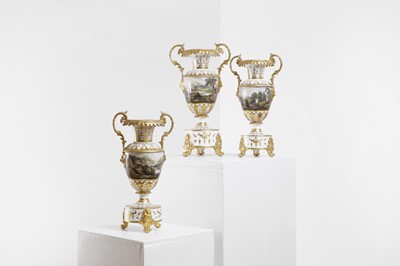 Lot 426 - A Bloor Derby porcelain garniture