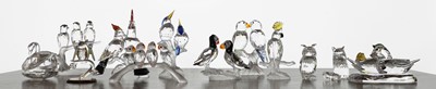 Lot 179 - A collection of Swarovski crystal glass birds