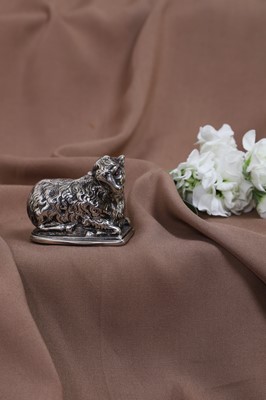 Lot 622 - A white-metal figural vinaigrette