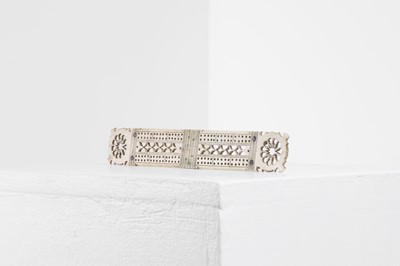 Lot 440 - A Napoleonic bone prisoner-of-war cribbage board