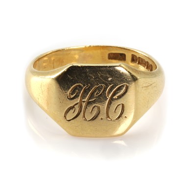 Lot 396 - An 18ct gold signet ring