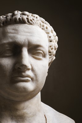 Lot 381 - A Roman marble portrait head of the Emperor Titus