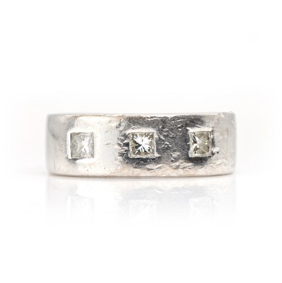 Lot 189 - An 18ct white gold three stone diamond ring