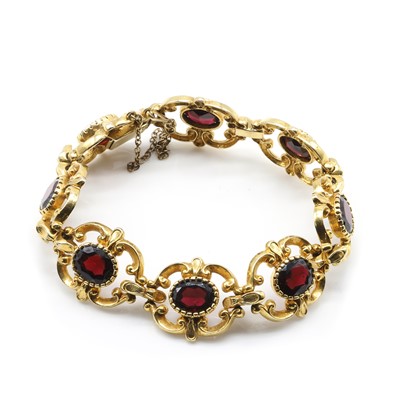 Lot 142 - A 9ct gold garnet bracelet