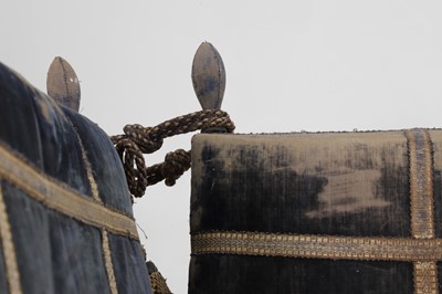 Lot 20 - A velvet-upholstered Knole sofa