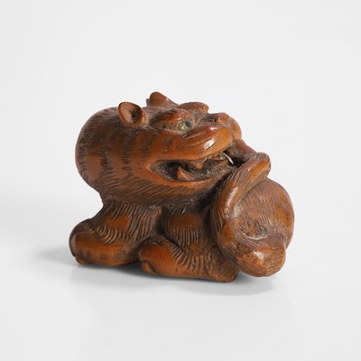 Lot 495 - A Japanese wood netsuke