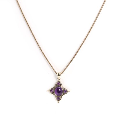 Lot 120 - A 9ct gold amethyst pendant