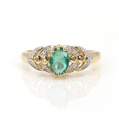 Lot 93 - An 18ct gold emerald and diamond ring